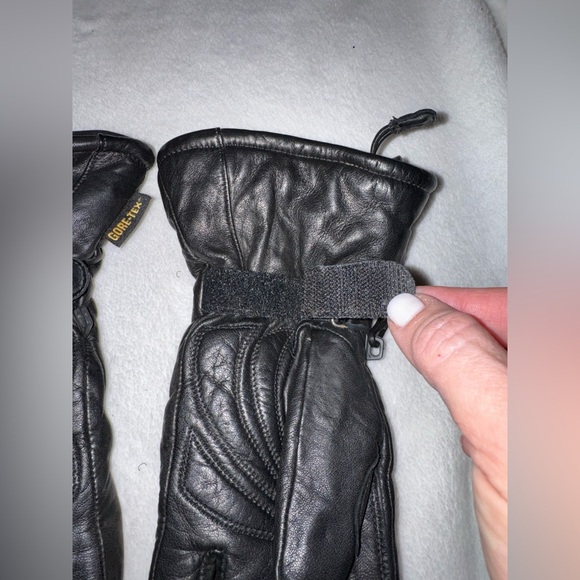 Harley-Davidson Black Leather Gloves with Red and Silver Detailing - Picture 3 of 7